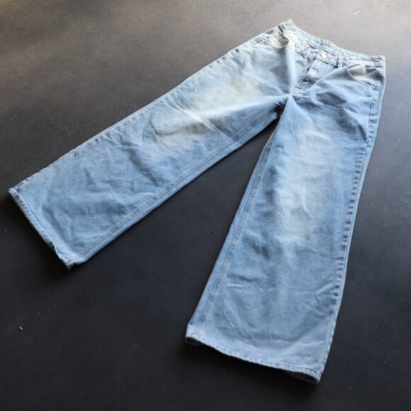 Wide Leg Light Wash Jeans - Medium - Picture 4 of 5